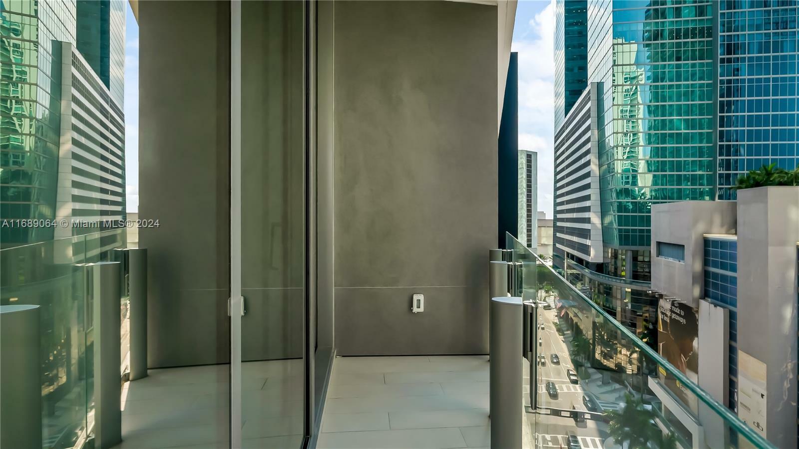 Property Photo:  300 Biscayne Blvd Way 1106  FL 33131 