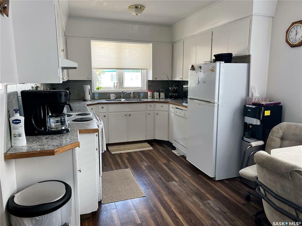 Property Photo:  233 18th Avenue NE  SK S9H 2Y2 