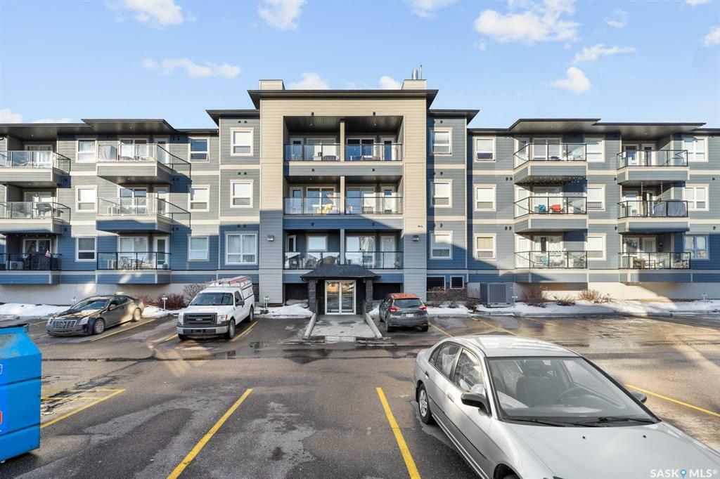 Property Photo:  108 Willis Crescent 4110  SK S7T 0W8 