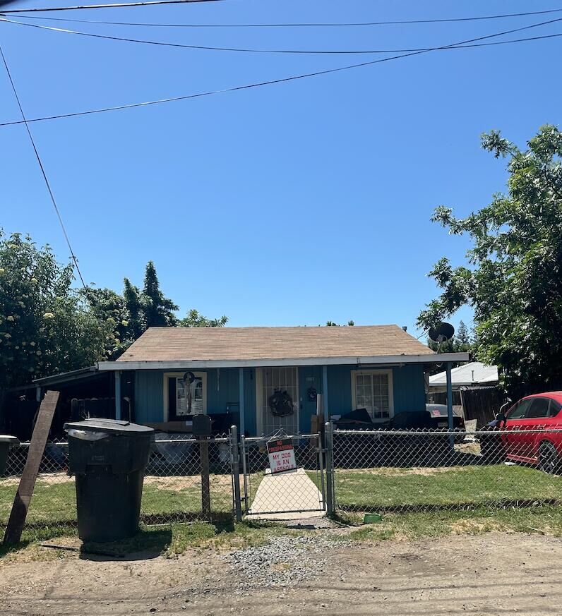 Property Photo:  1087 W Belleview Avenue  CA 93257 