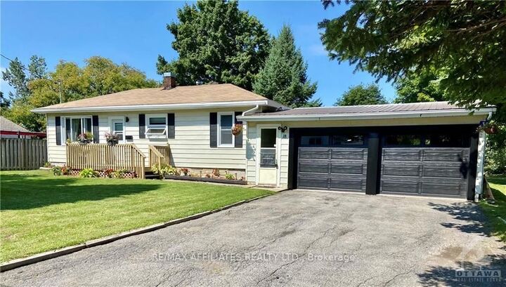 18 Dean St  Montague ON K7A 4Y2 photo