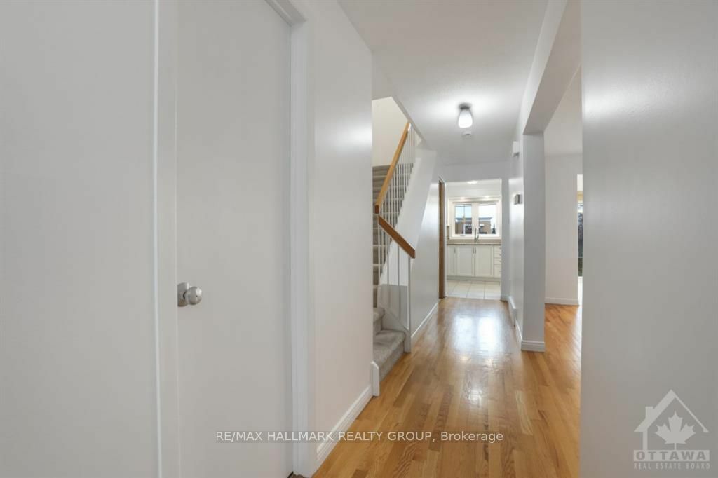 Property Photo:  207 Park Grove Dr  ON K1E 2S9 