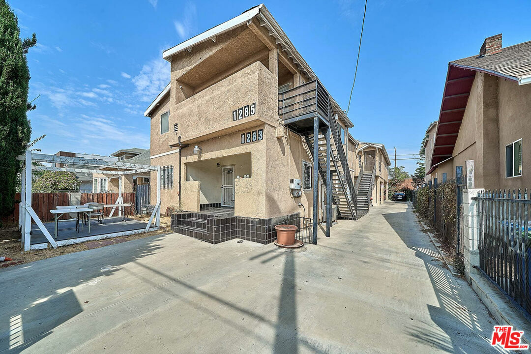 Property Photo:  1281 W 35th St  CA 90007 