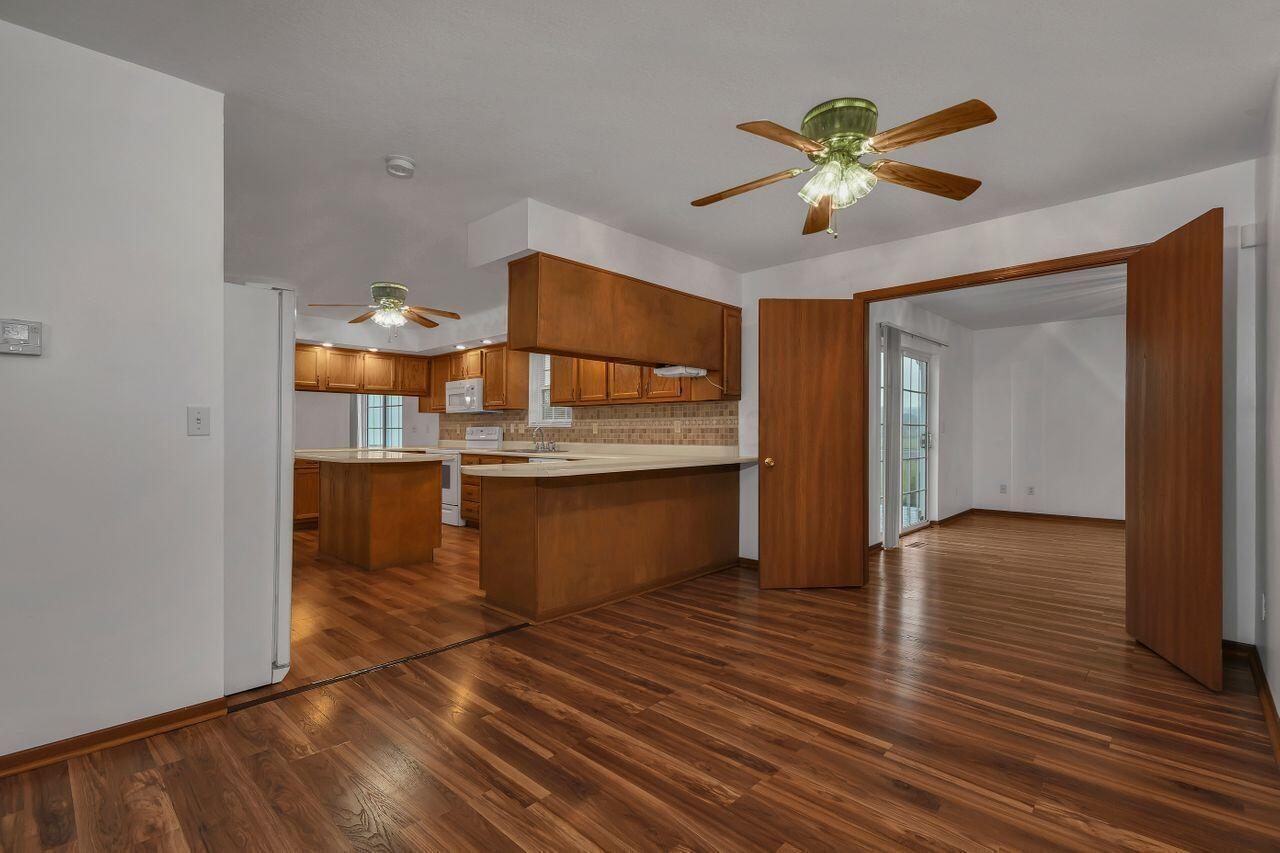 Property Photo: 1848 Alward SW Road OH 43062