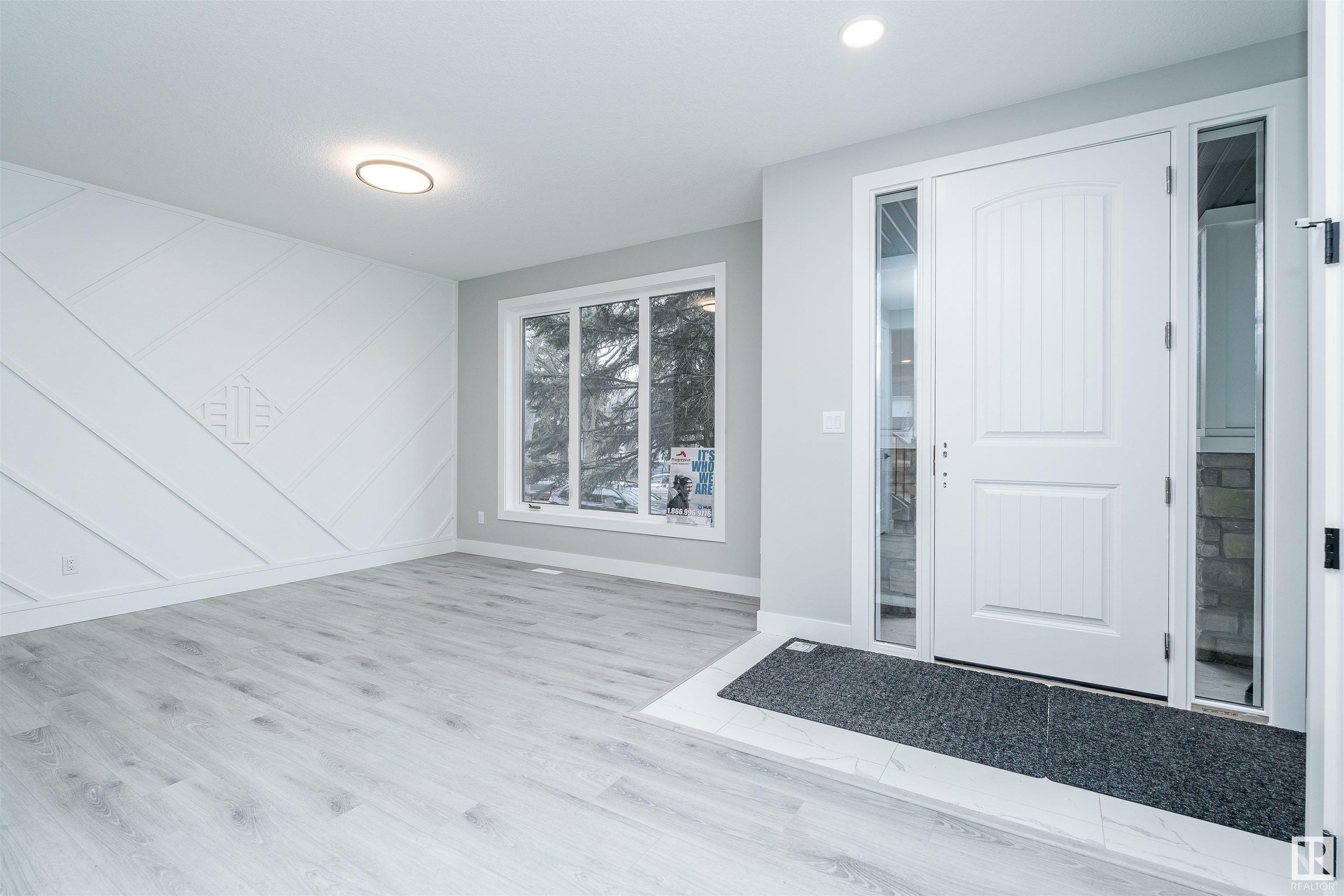 Photo de la propriété:  9738 72 Avenue NW  AB T6E 0Y8 