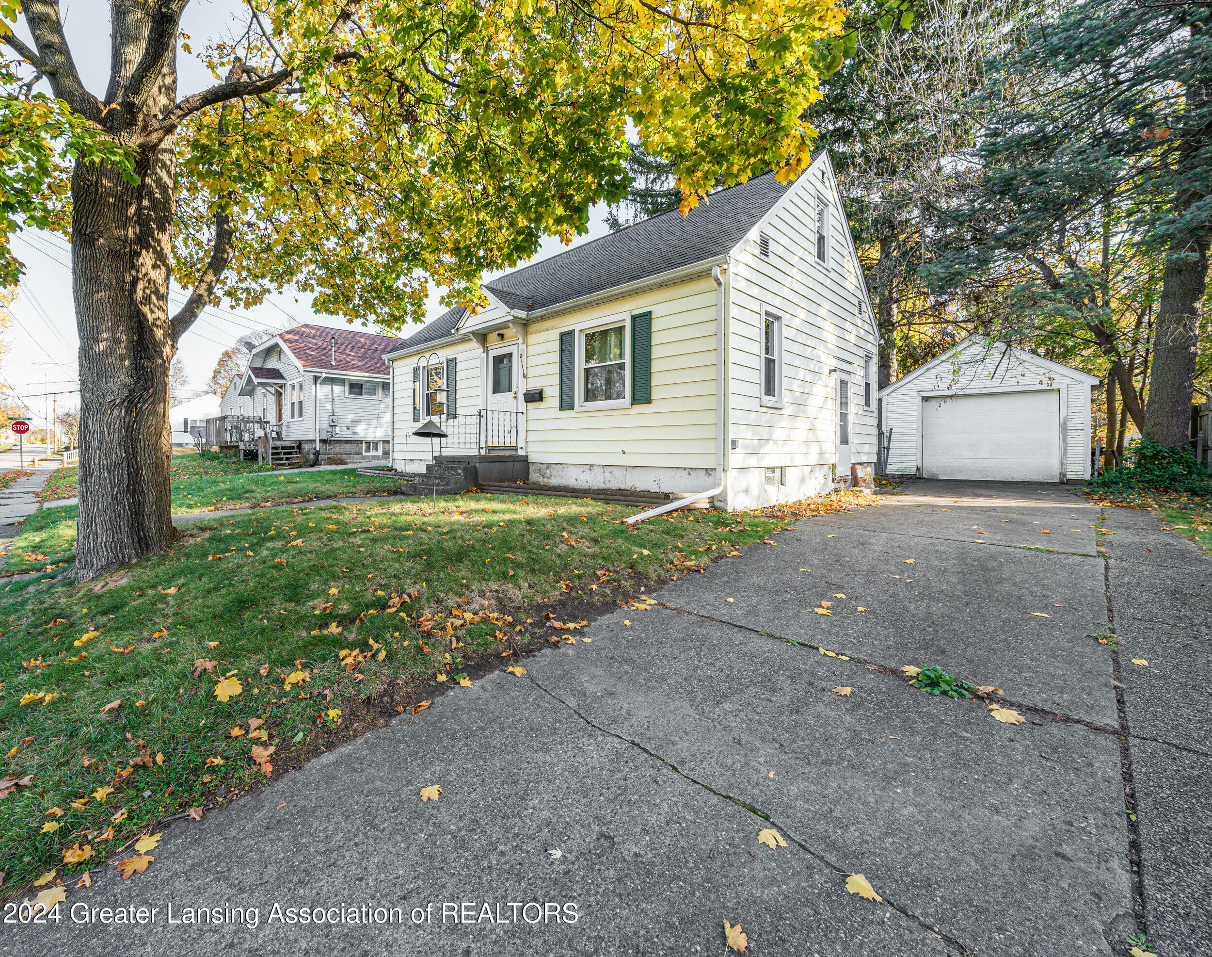 2111 Donora Street  Lansing MI 48910 photo