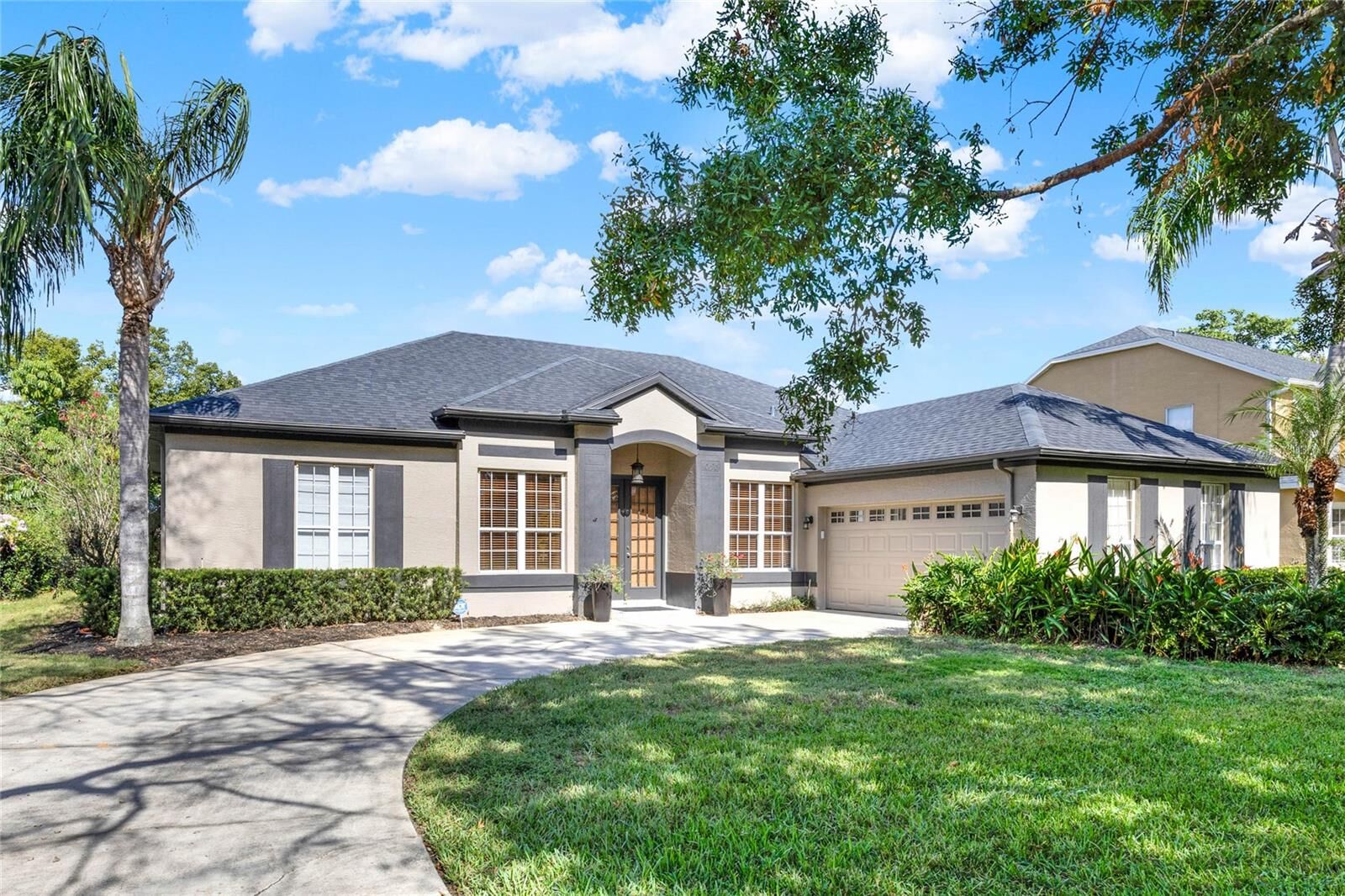 Property Photo: 10193 Pointview Court FL 32836