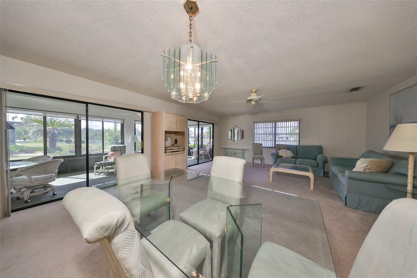 Property Photo:  504 La Jolla Avenue  FL 33573 