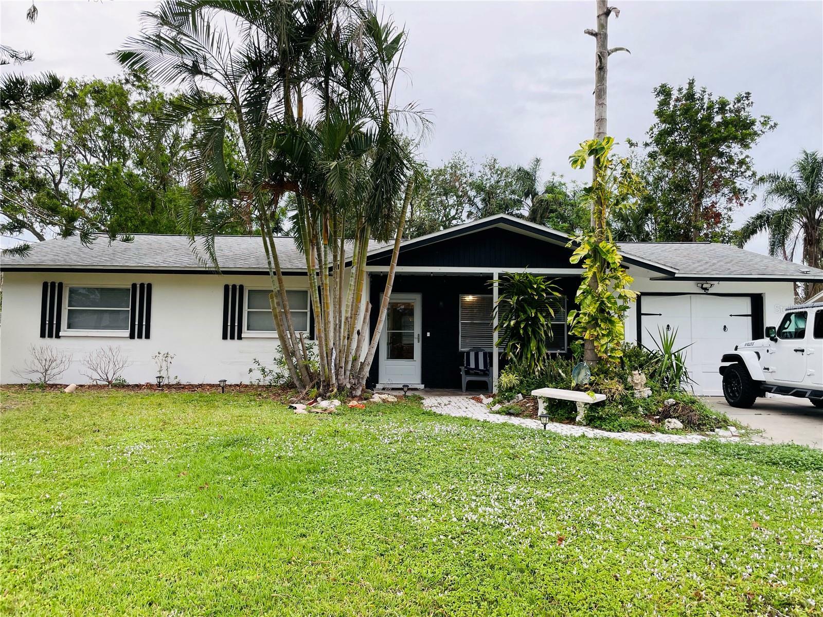 Property Photo:  2549 Arapaho Street  FL 34231 