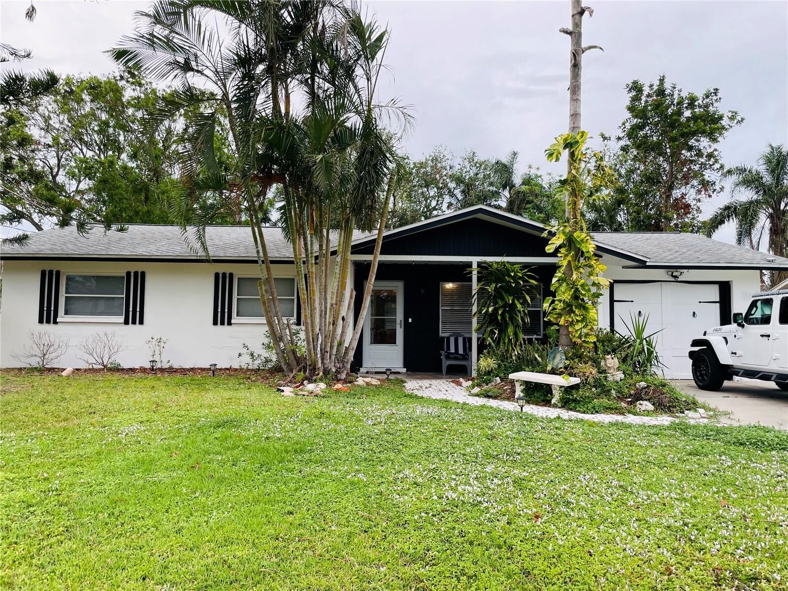 Property Photo: 2549 Arapaho Street FL 34231