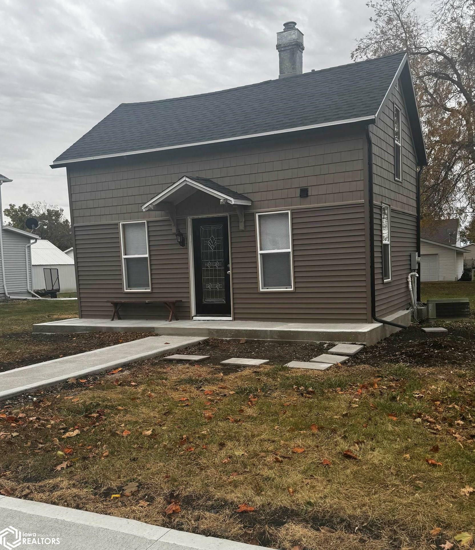 Property Photo:  310 2nd Street  IA 50247 