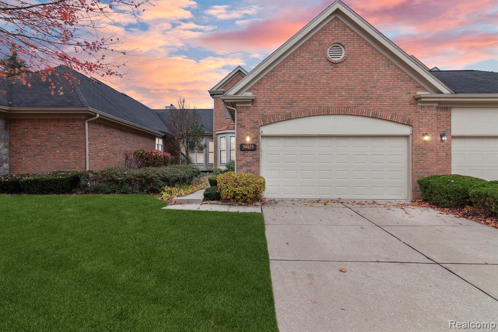 Property Photo: 39425 Village Run Drive MI 48168 3465