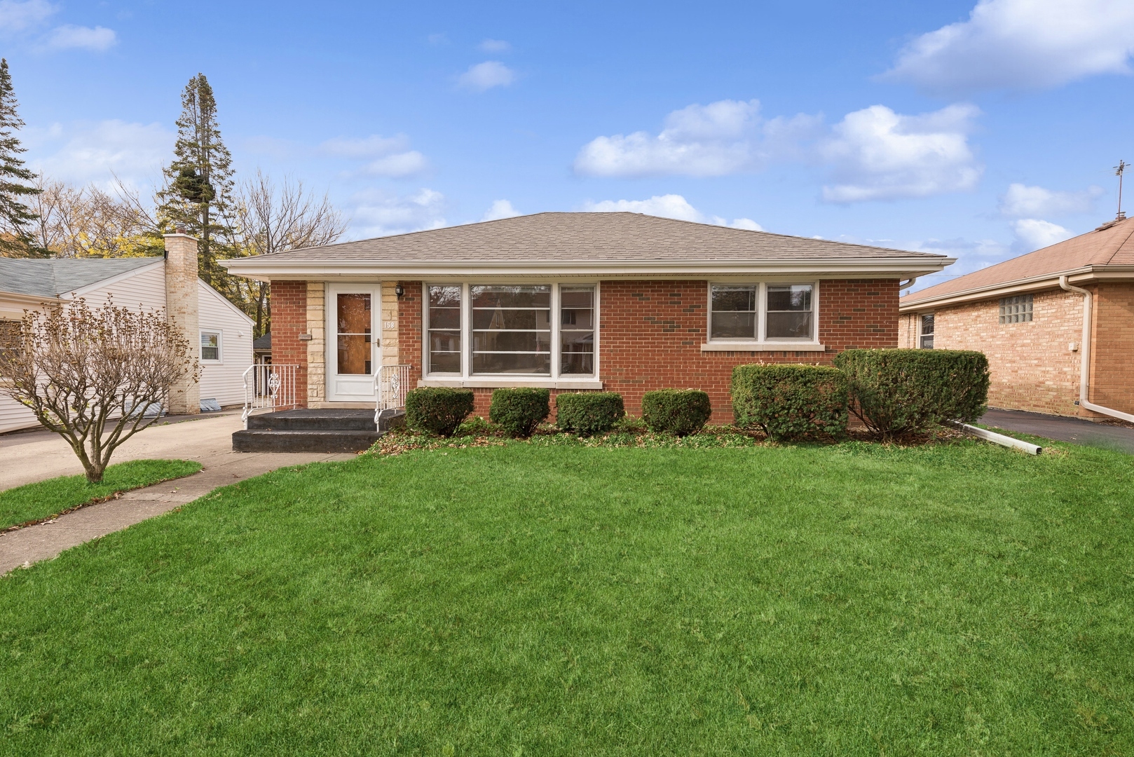 Property Photo:  158 S Hale Street  IL 60067 