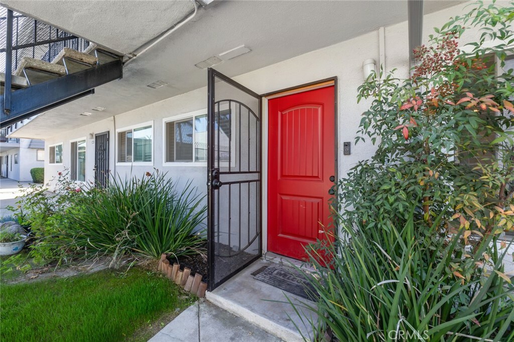 Property Photo:  5530 Ackerfield Avenue 502  CA 90805 