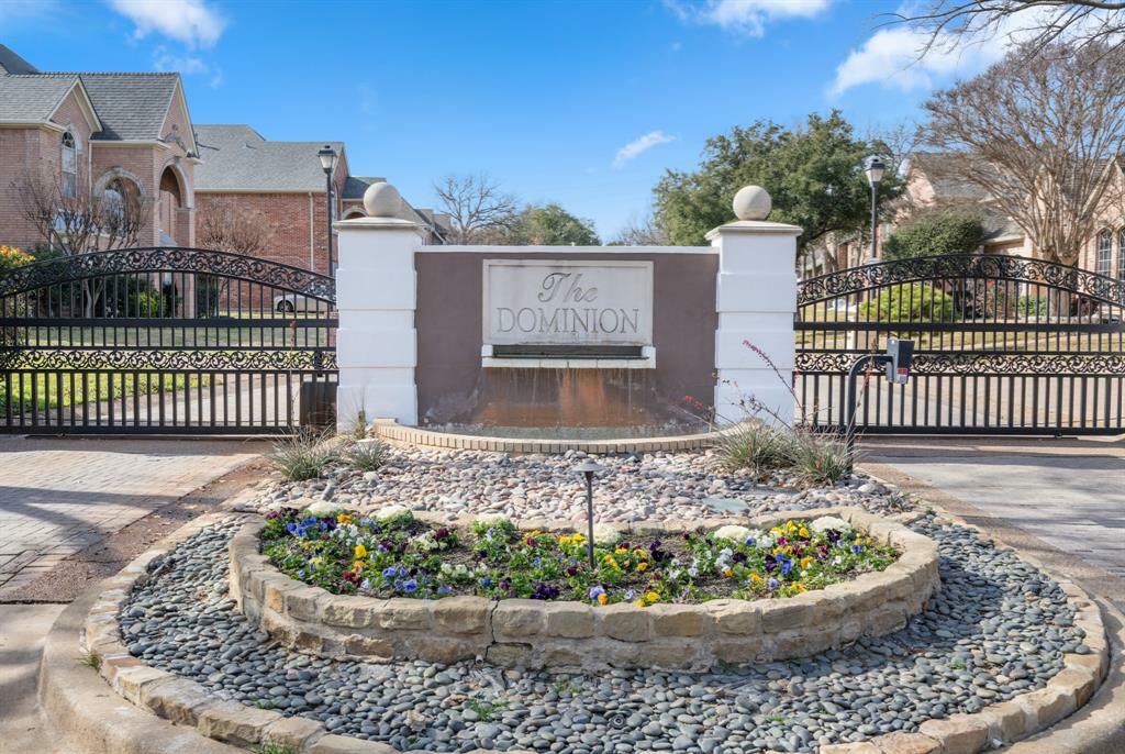 Property Photo: 2109 Royal Dominion Court TX 76006