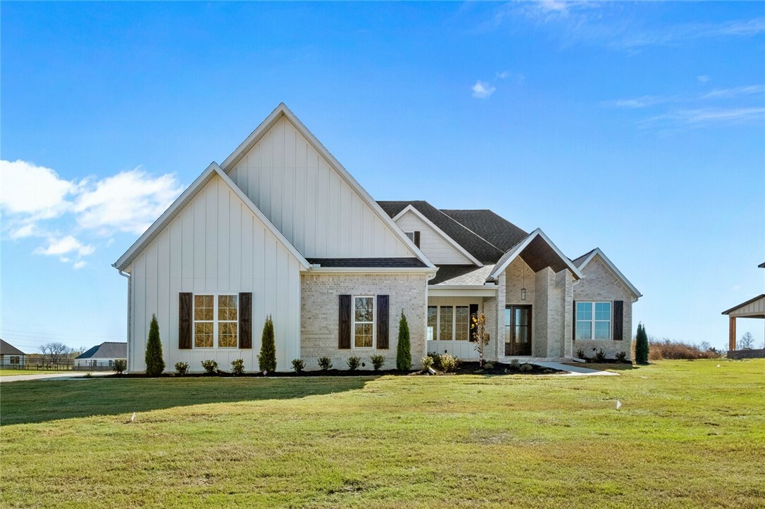 Property Photo: 981 Asher Street AR 72703
