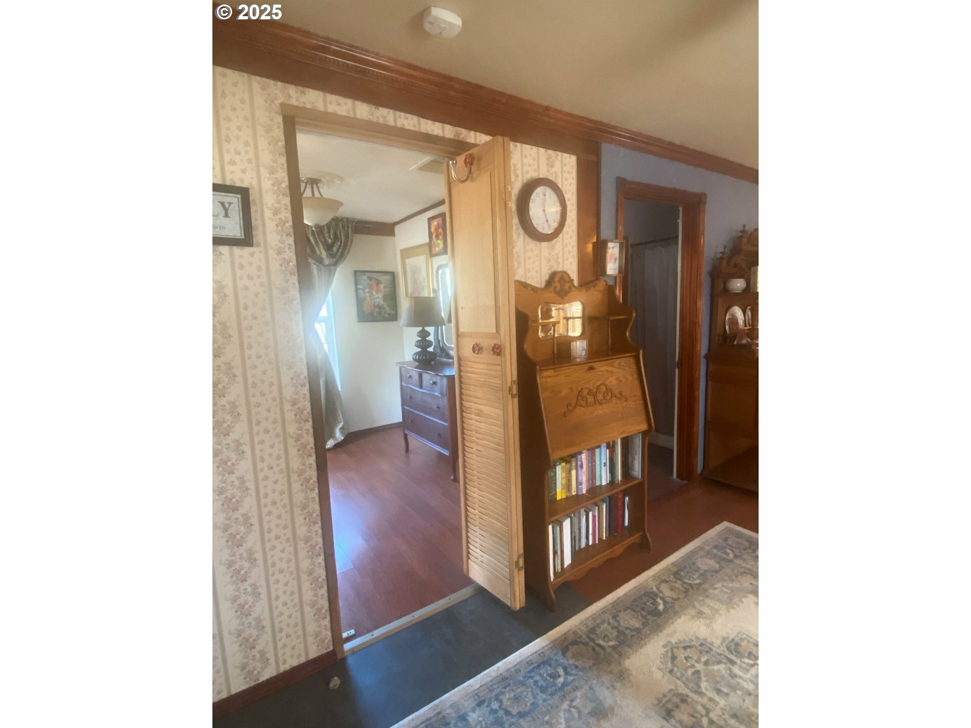 Property Photo: 651 NE Main St OR 97396