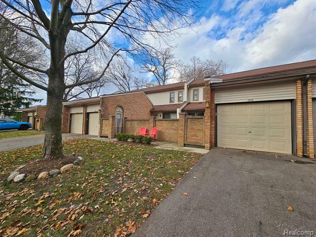 1074 Willow Grove Court  Rochester Hills MI 48307 photo