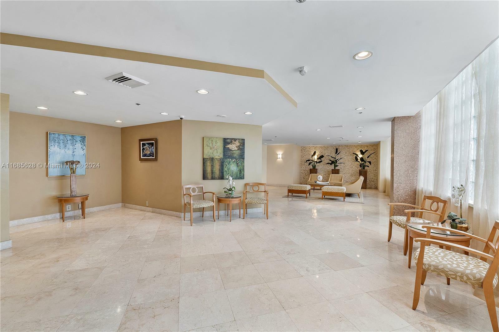 Property Photo:  6767 Collins Ave 1106  FL 33141 