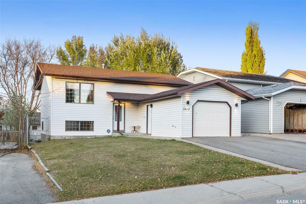 Property Photo:  1612 Blackwood Drive  SK S6V 7C1 