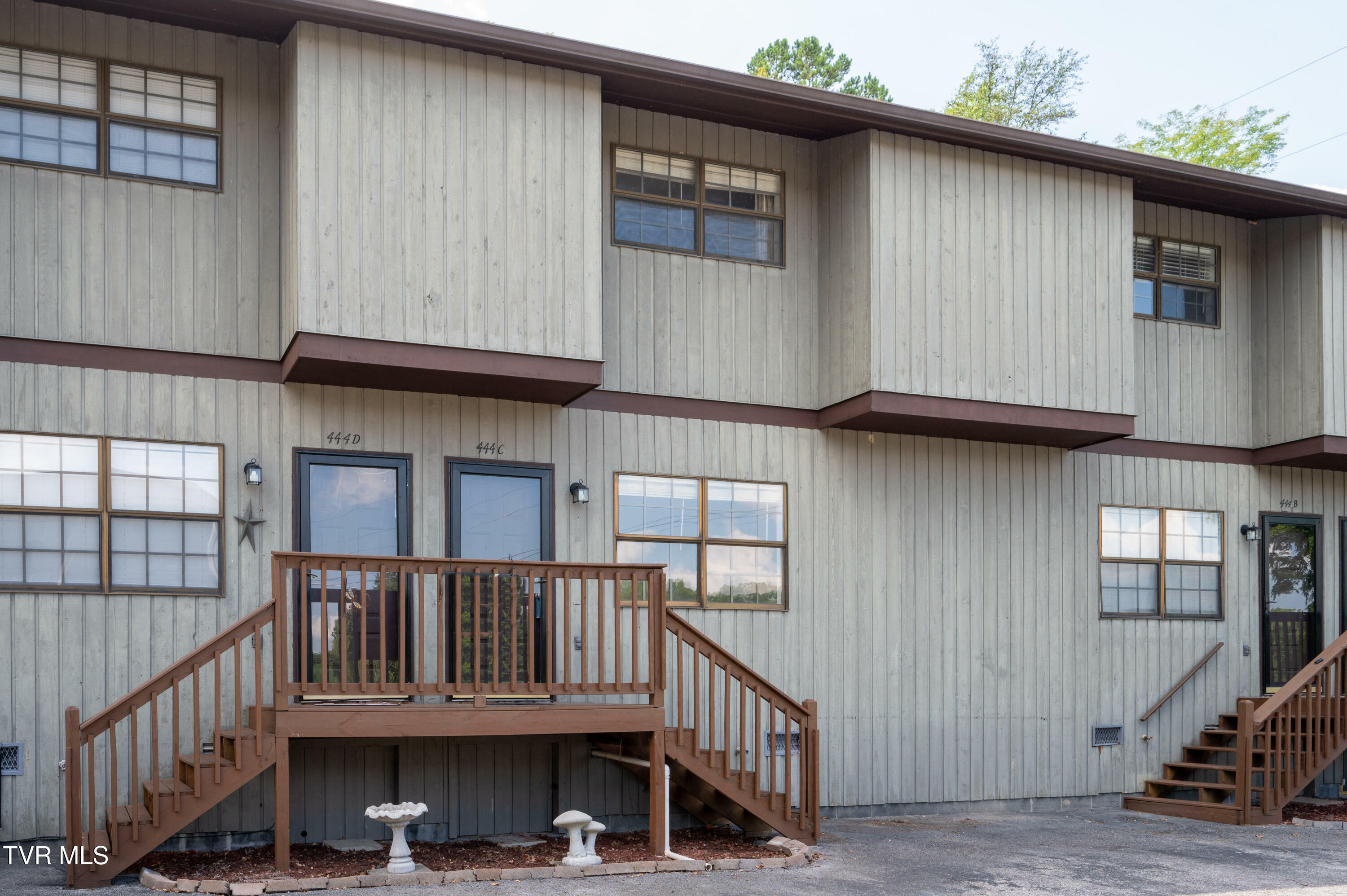 Property Photo: 444 Eastley Court A TN 37660