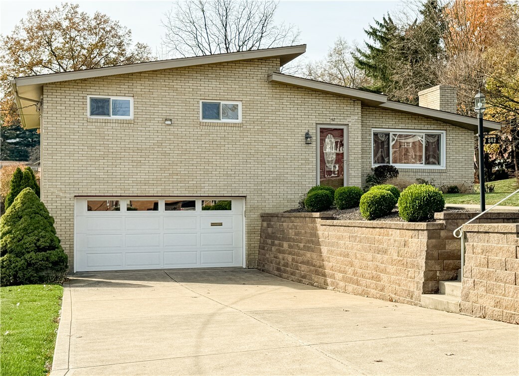 Property Photo:  542 Florence Dr.  PA 15102 