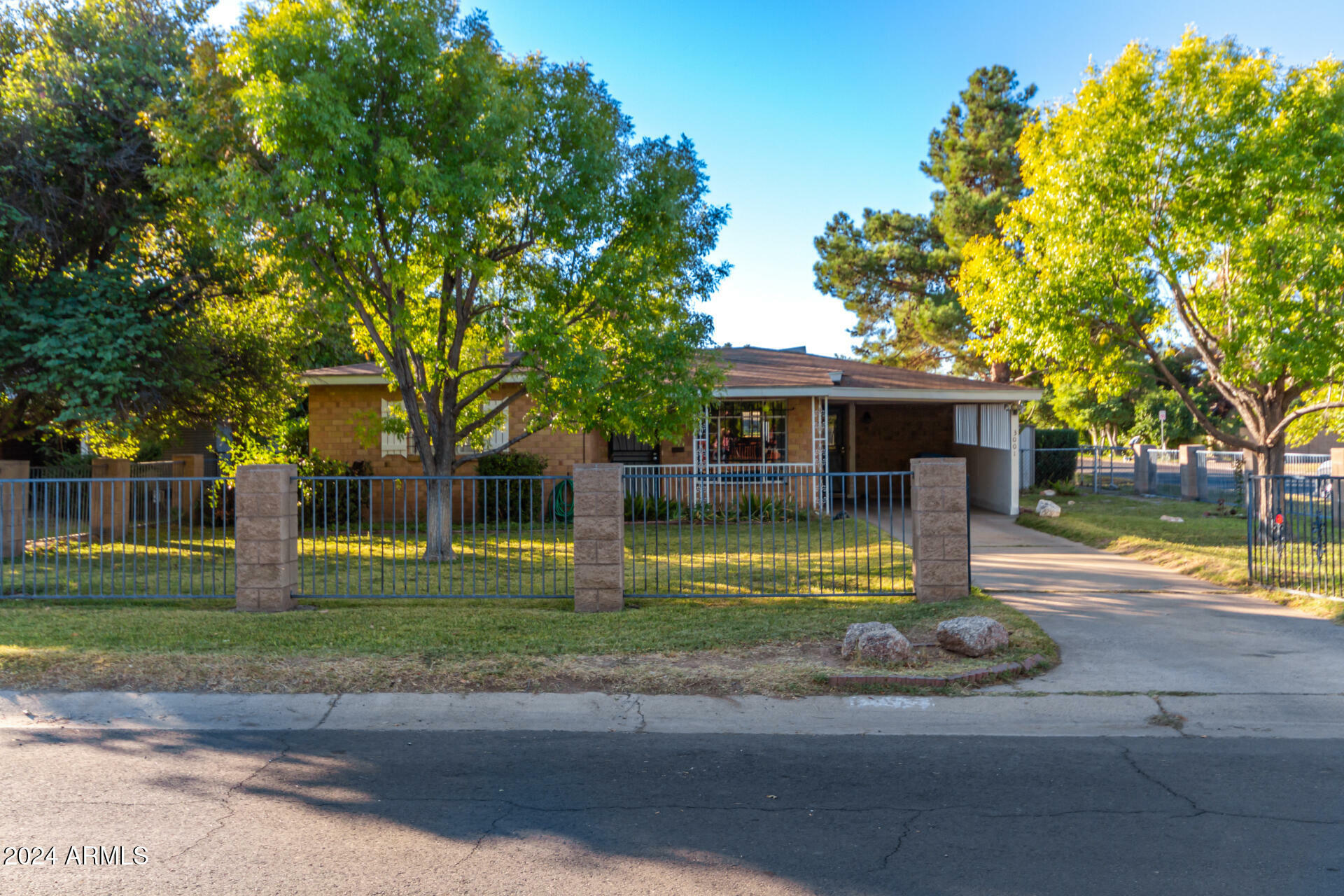 Property Photo:  3001 E Hubbell Street  AZ 85008 