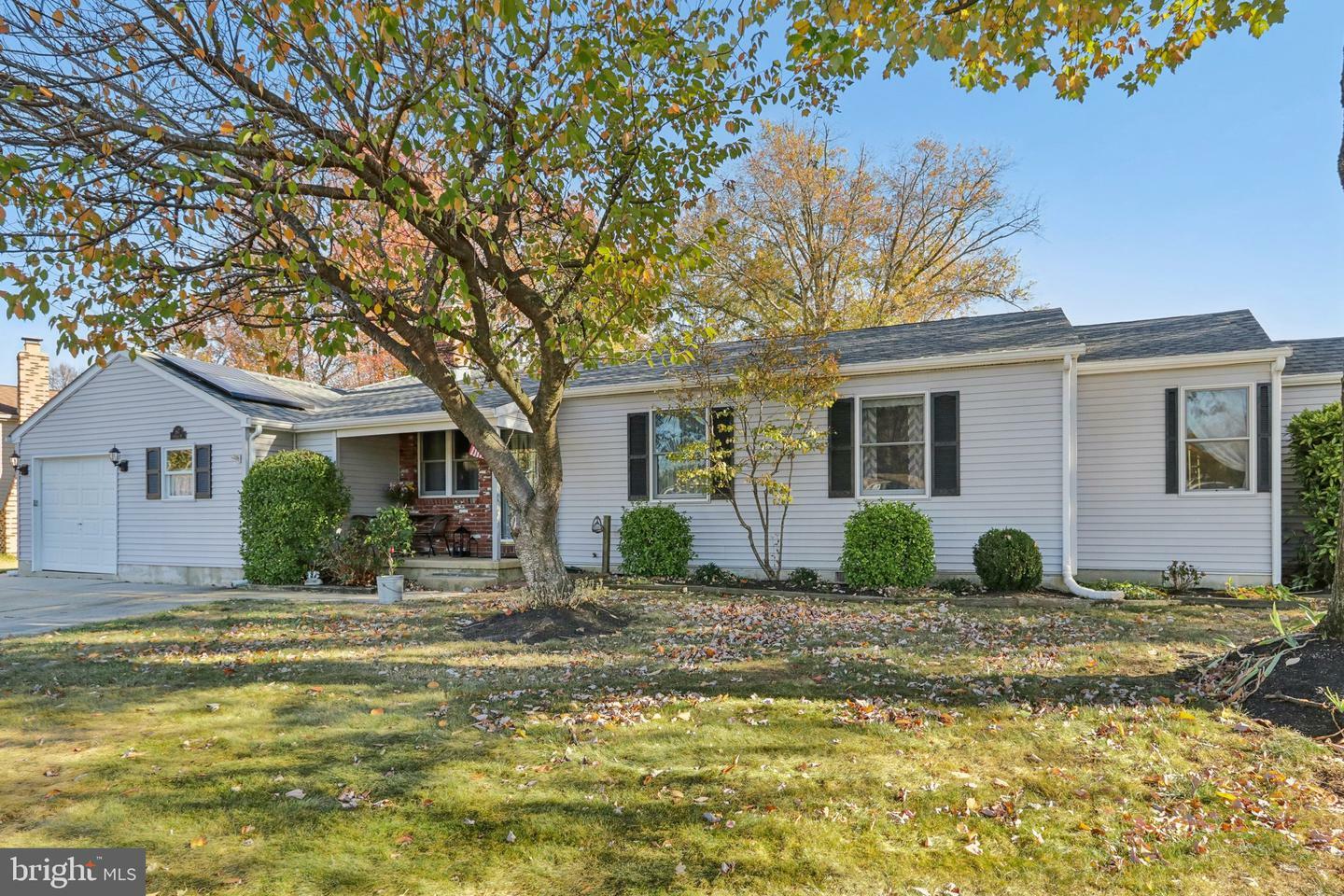 Property Photo:  617 Orchard Way  NJ 08054 