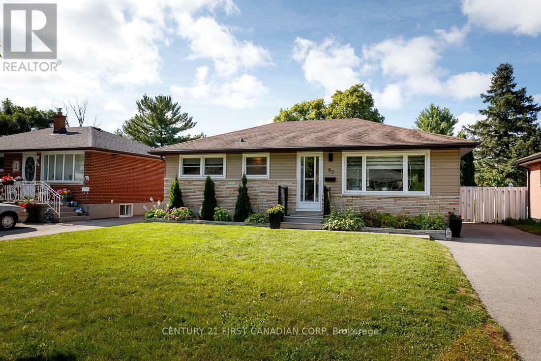 Photo de la propriété:  82 Queenston Crescent  ON N5W 1N6 