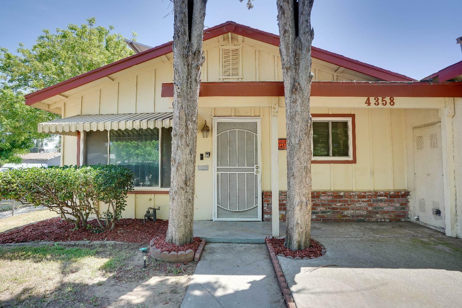 Property Photo:  4358 N Pleasant Avenue  CA 93705 