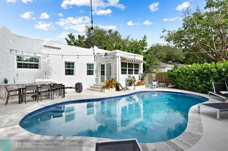 Property Photo:  615 SE 11th Ave  FL 33301 