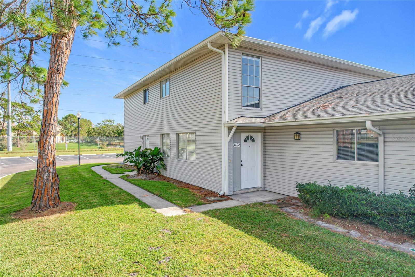 Property Photo: 4402 Shadow Crest Pl 2 FL 32811