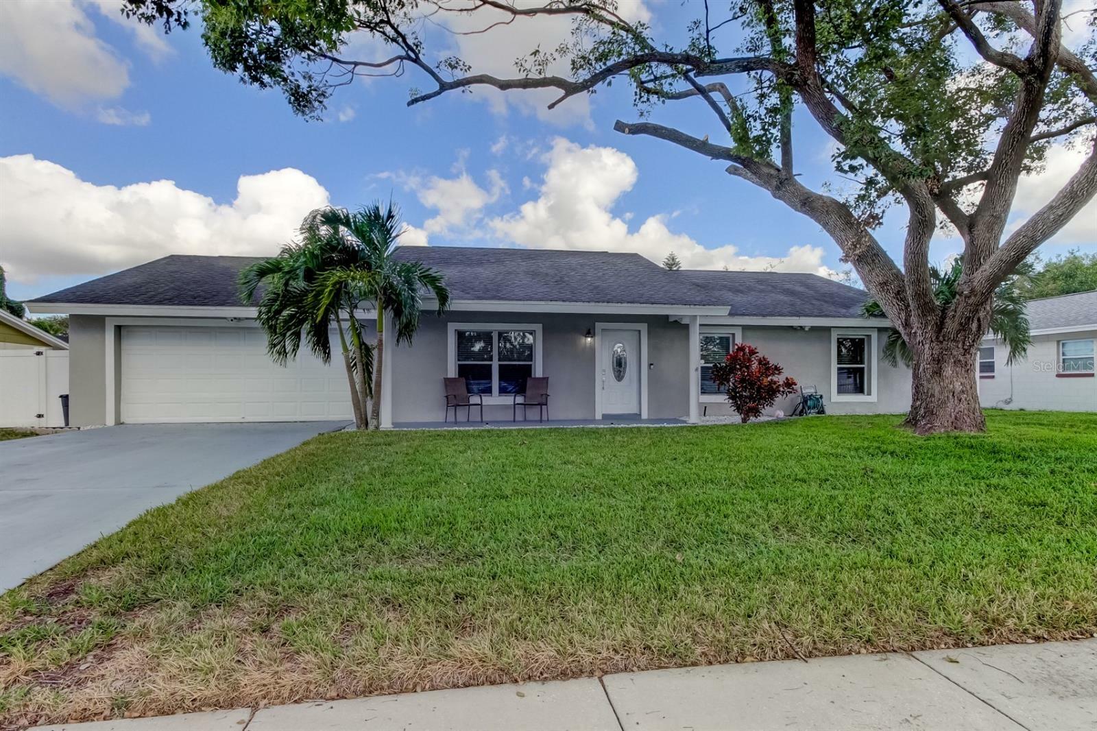 Property Photo:  706 Kingswood Loop  FL 33511 