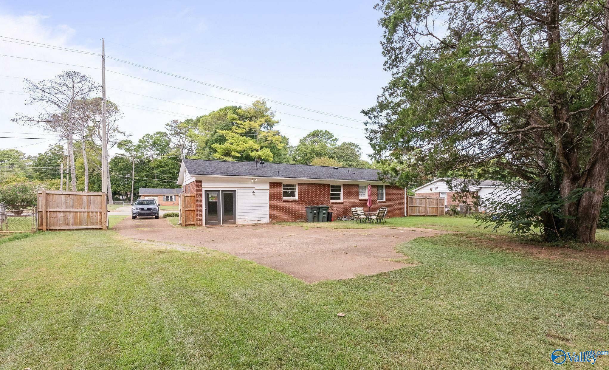 Property Photo:  3206 Pulaski Pike NW  AL 35810 