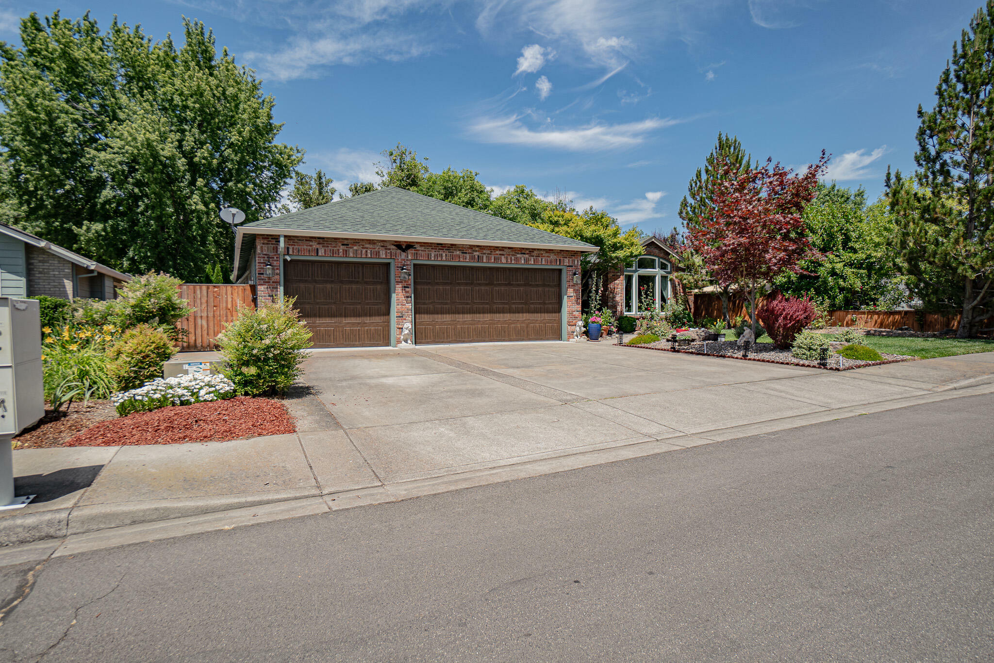 Property Photo:  3557 Alderwood Drive  OR 97504 