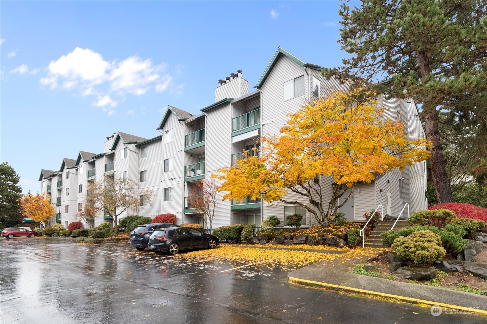 Property Photo:  1522 NE 175th Street 210  WA 98155 