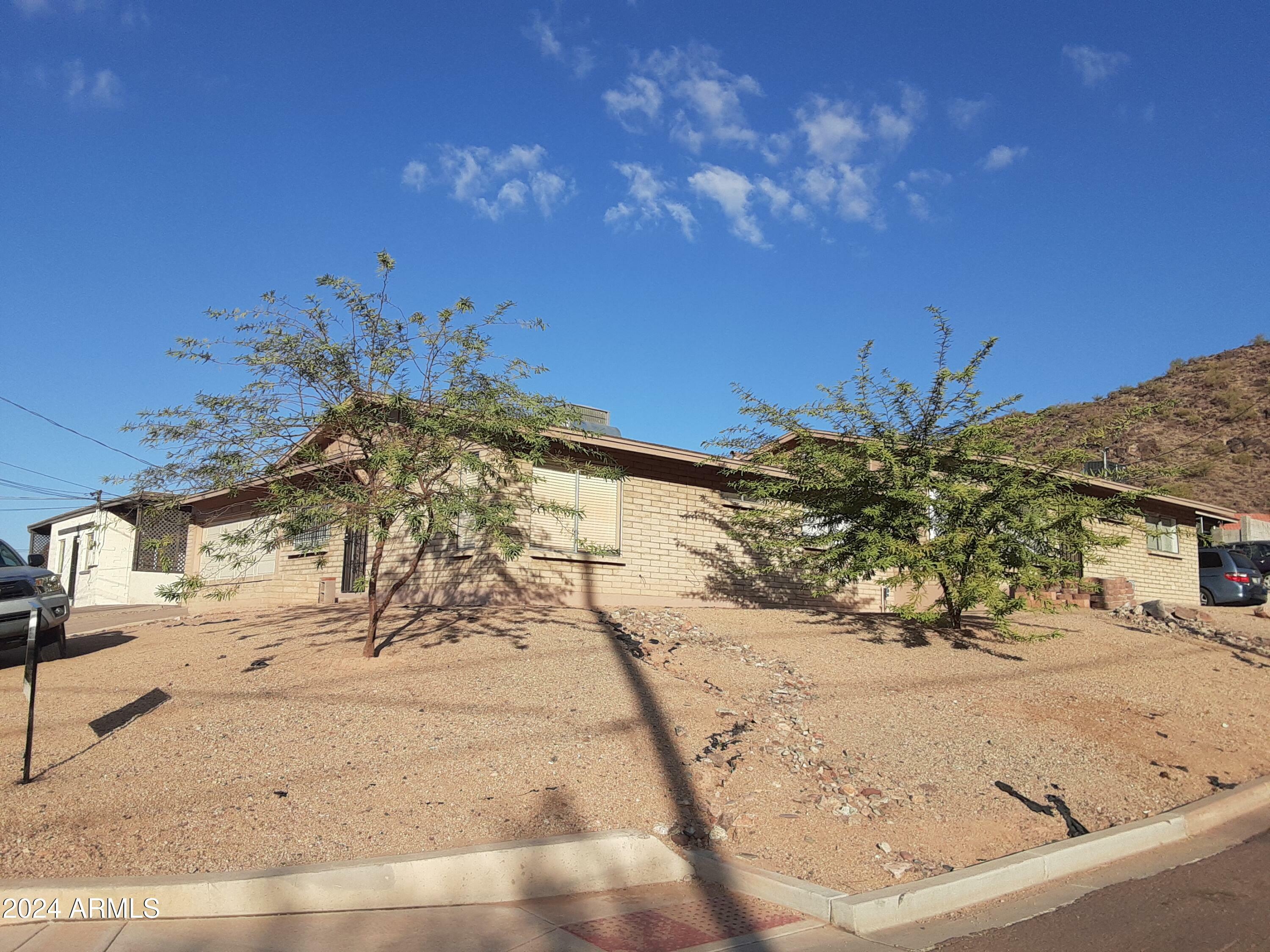 Property Photo:  1502 W Shangri La Road 1-2  AZ 85029 