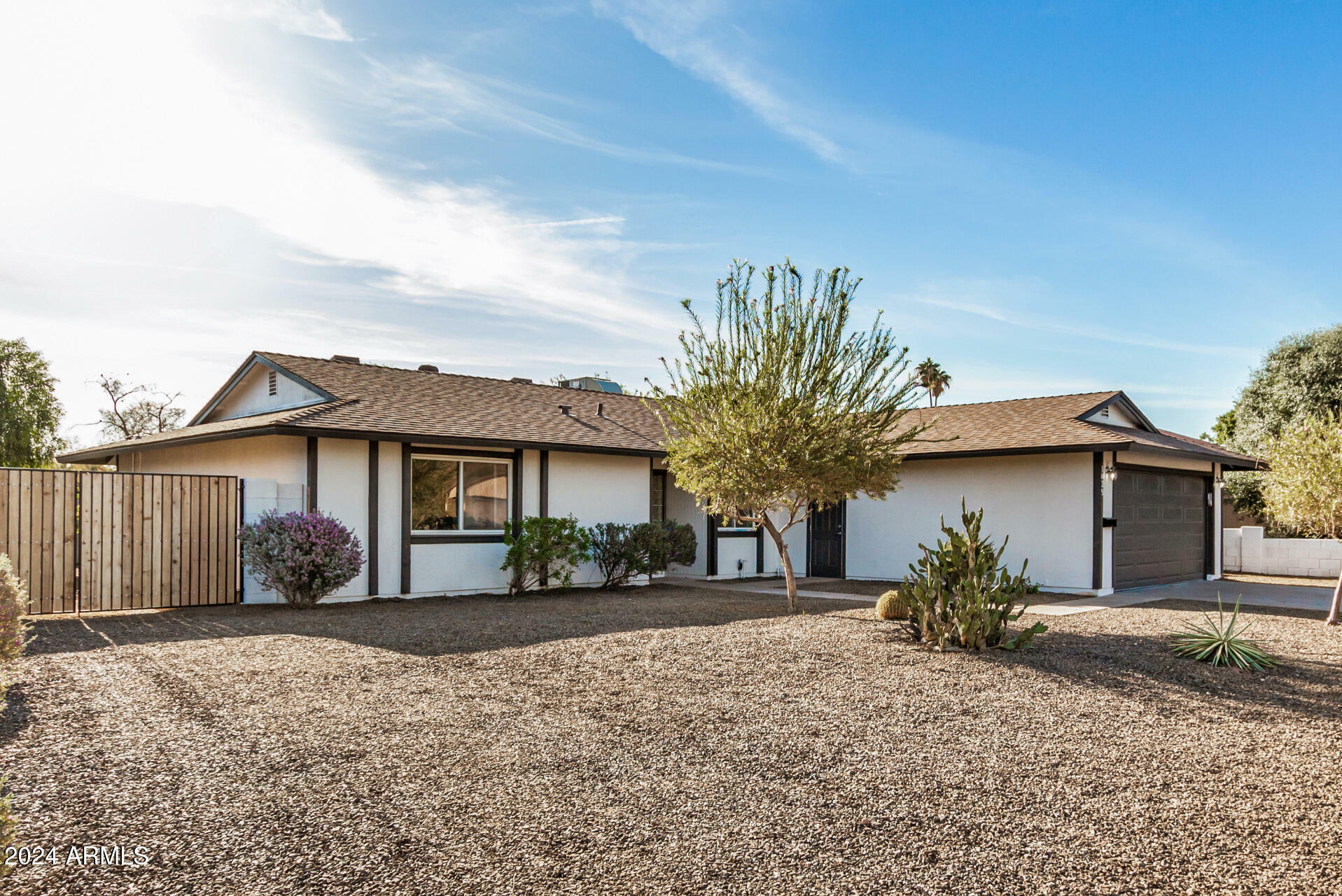 Property Photo:  1025 E Carson Drive  AZ 85282 