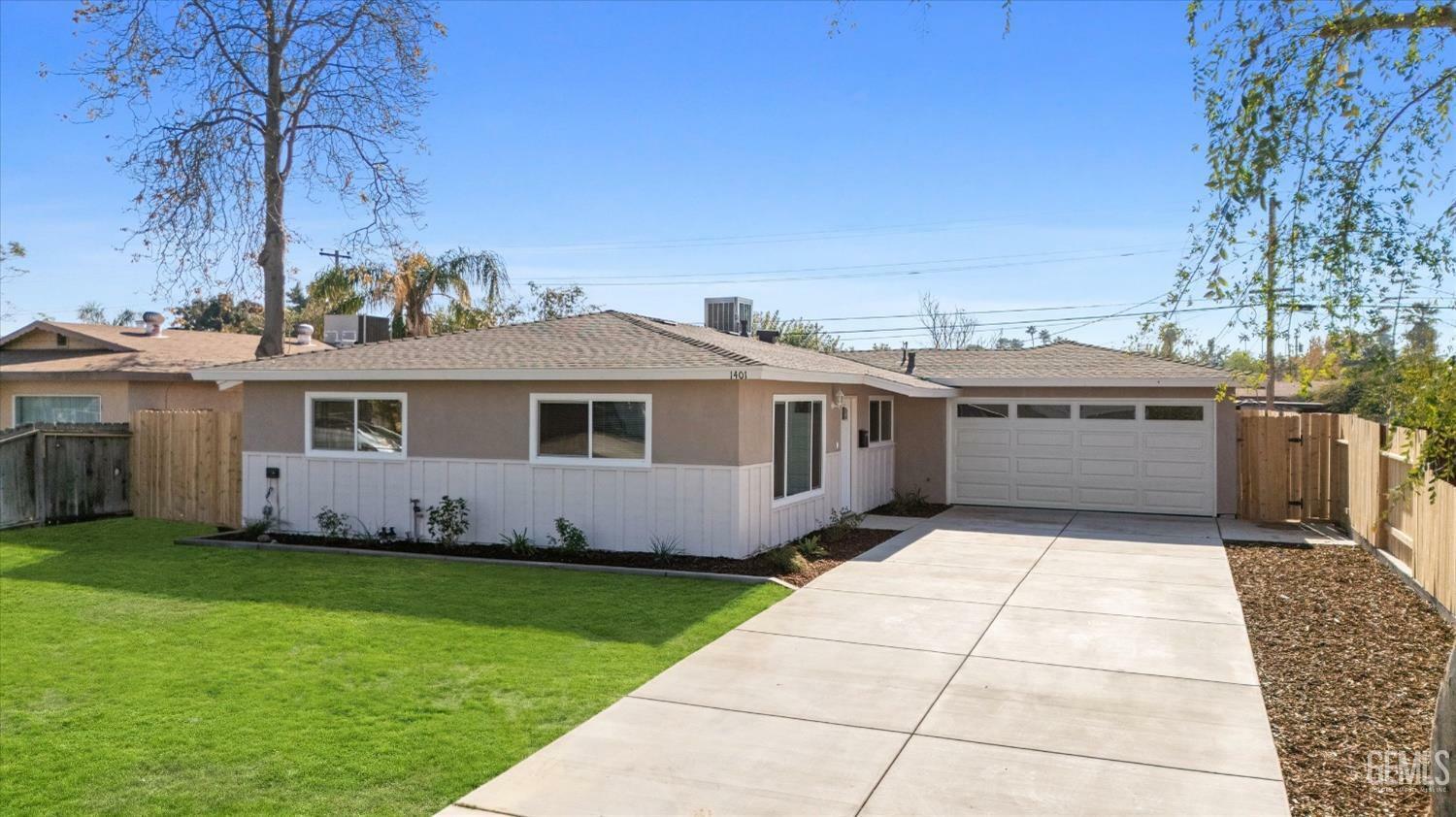 Property Photo:  1401 Garfield Avenue  CA 93304 