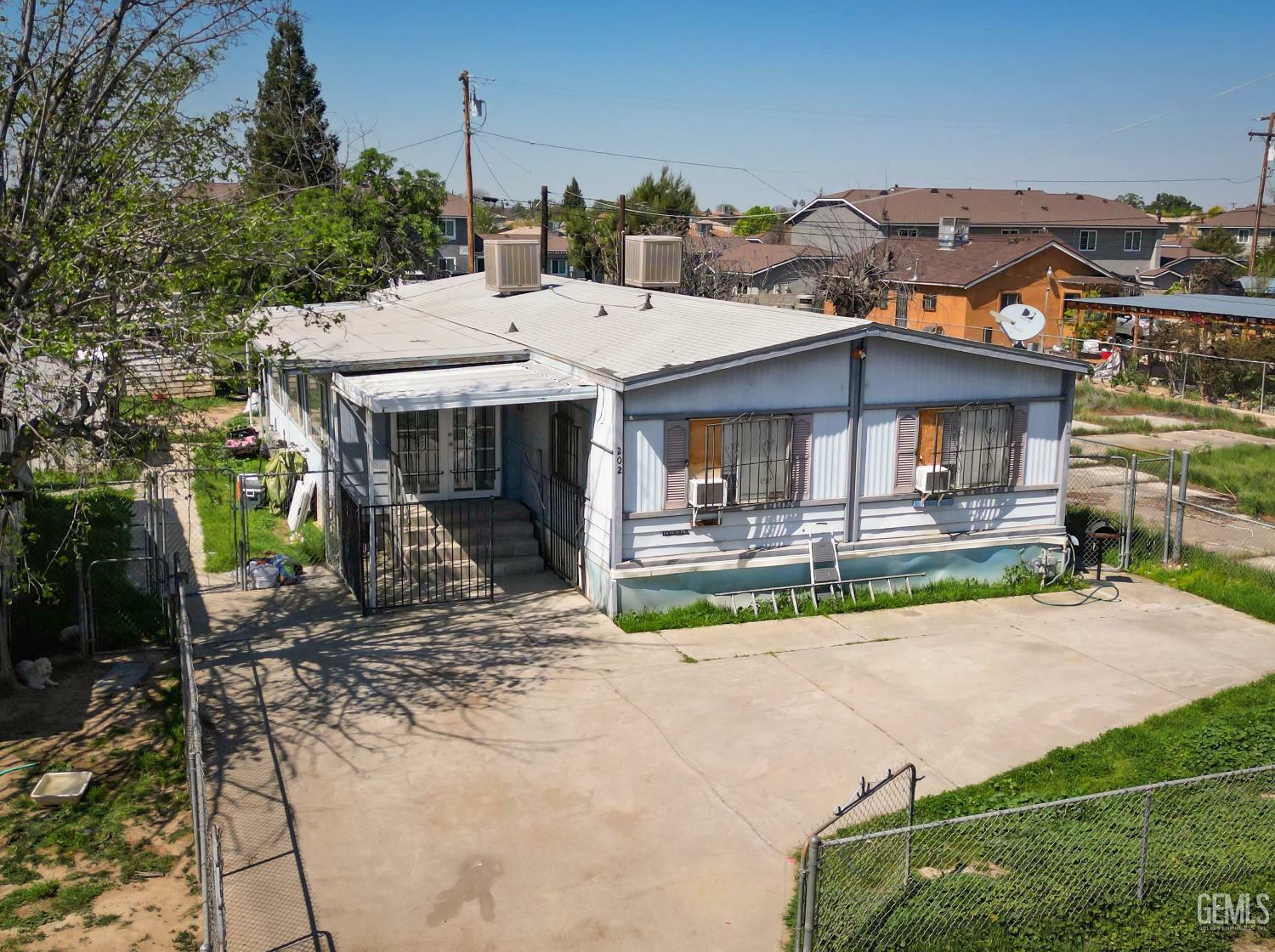 Property Photo:  202 Wiseman Street  CA 93307 