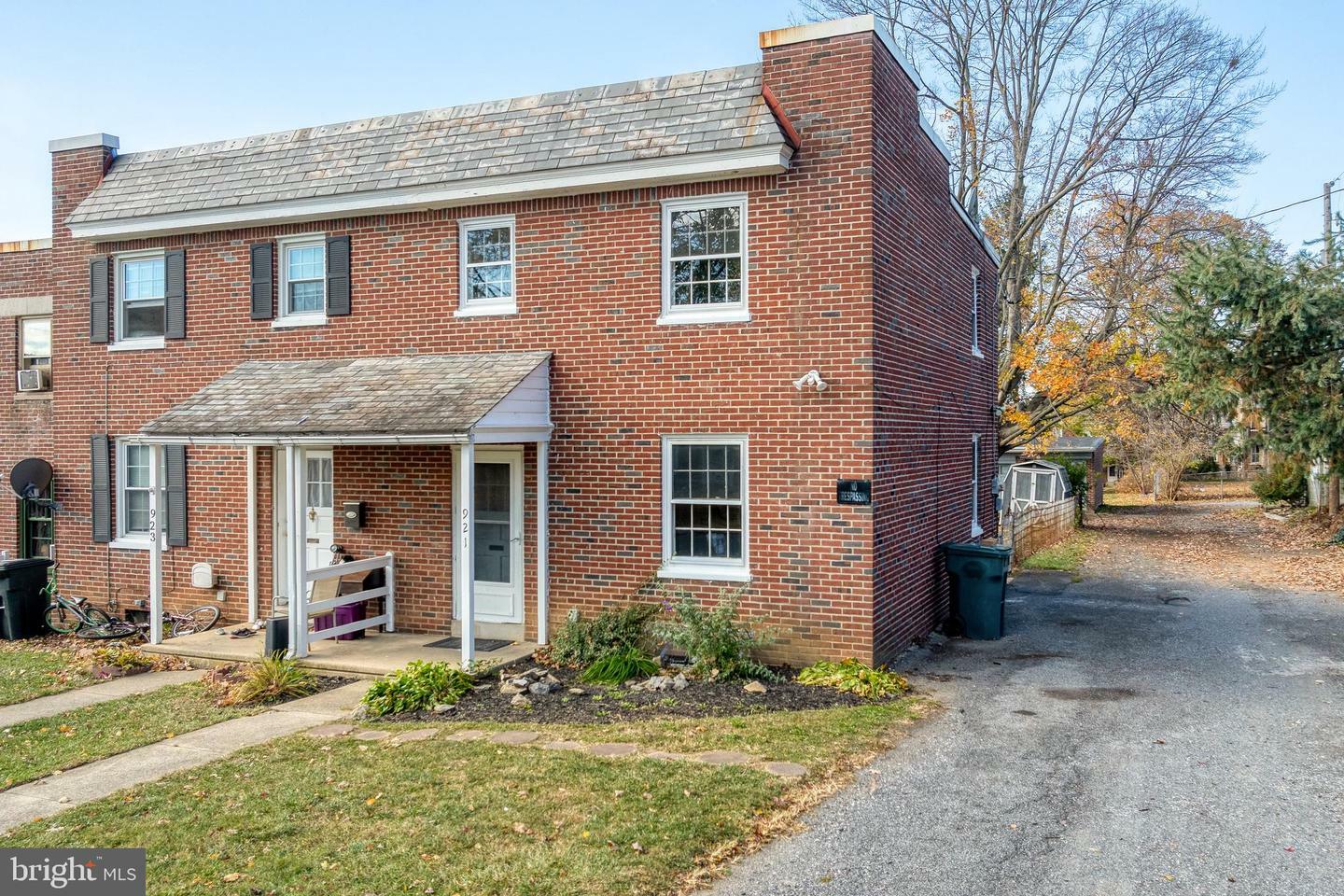 Property Photo:  921 Fremont Street  PA 17603 