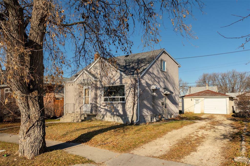 Property Photo:  421 Sydney Avenue  MB R2K 1C2 