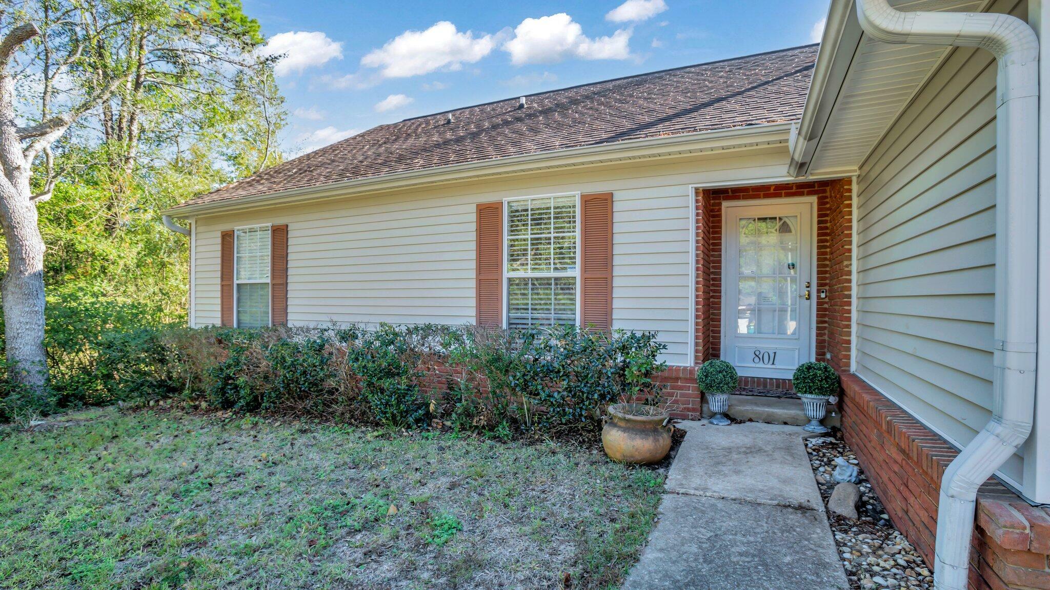 Property Photo:  801 Sparkleberry Cove  FL 32578 