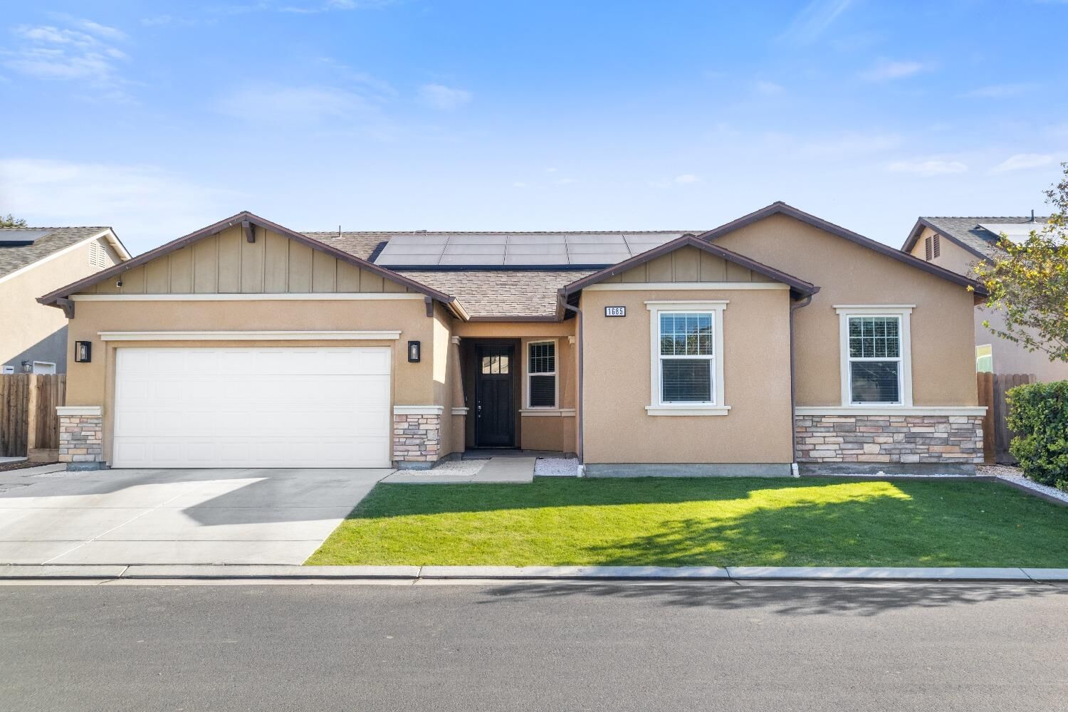 Property Photo:  1685 Softwind Drive  CA 93274 