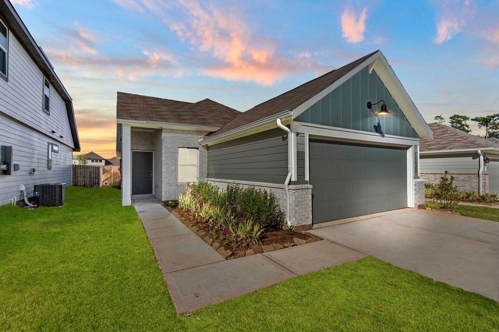 Property Photo:  1139 Kinsey Wilderness Lane  TX 77301 