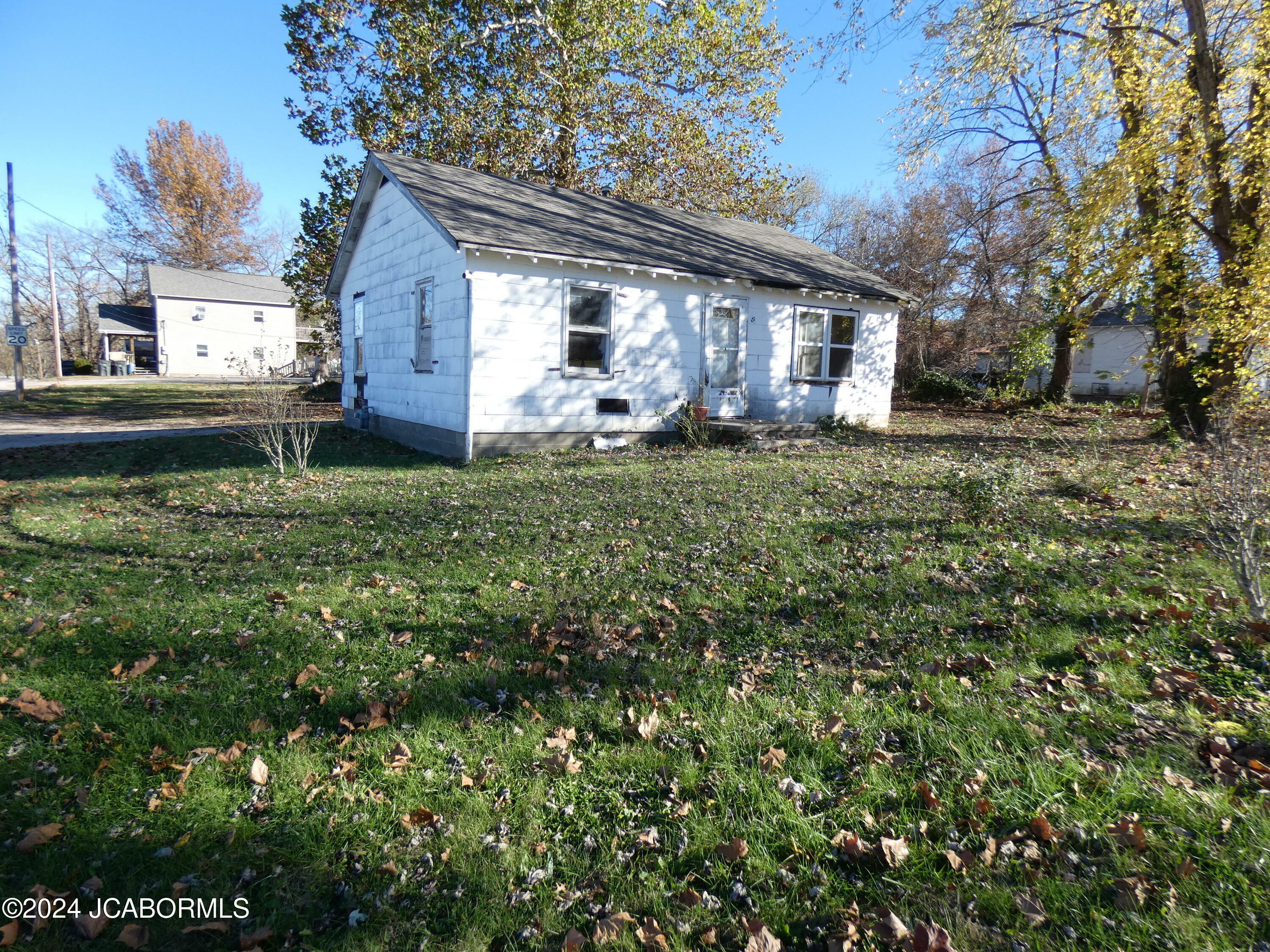 Property Photo:  302 E 1st Street  MO 65251 