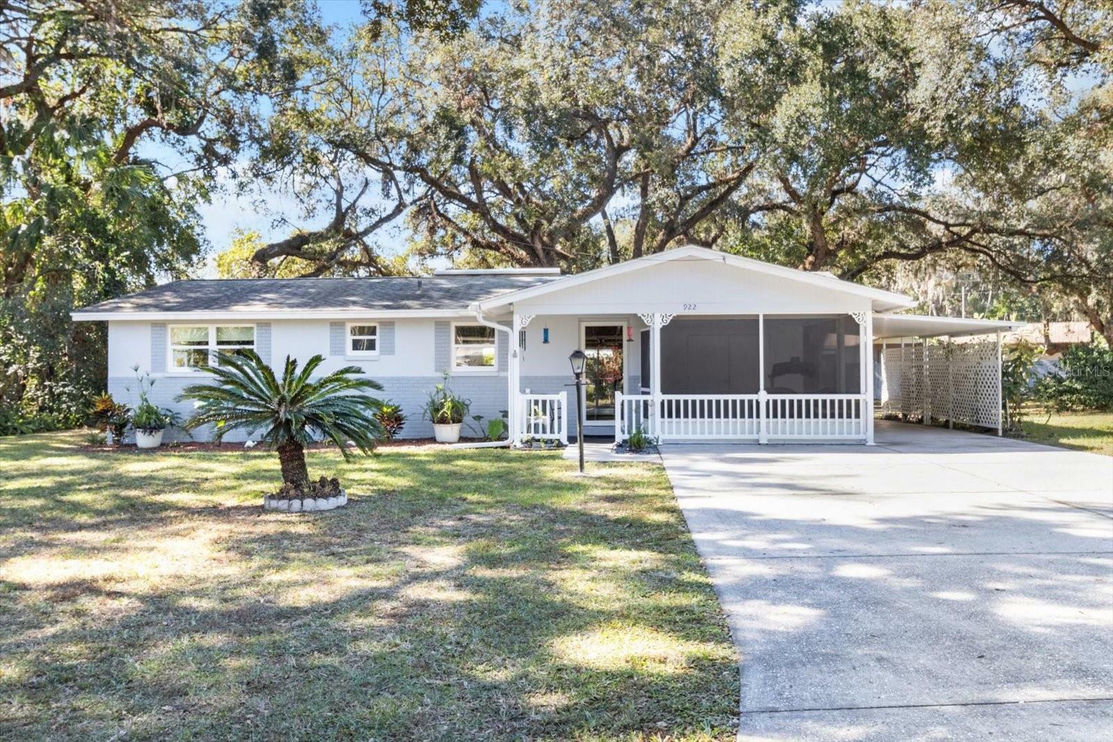 Property Photo:  922 S Val Drive  FL 34450 