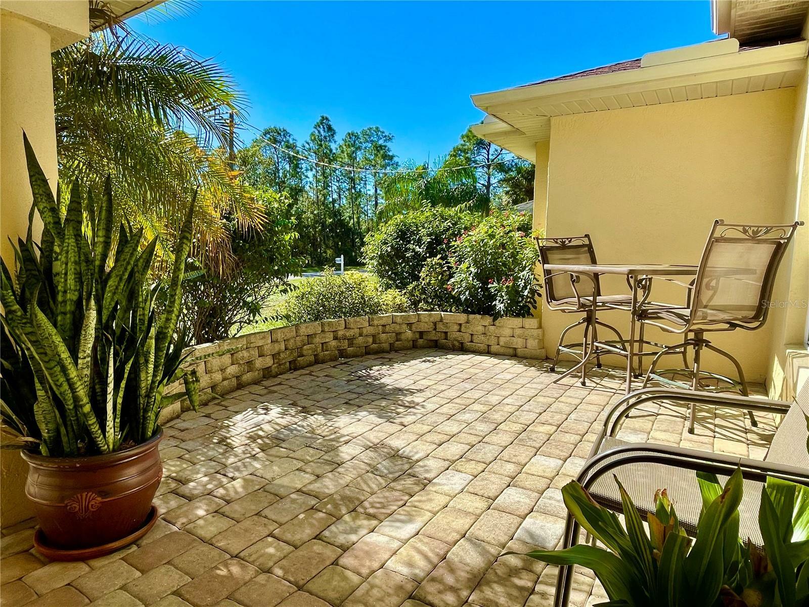 Property Photo:  7339 Cameo Circle  FL 34291 