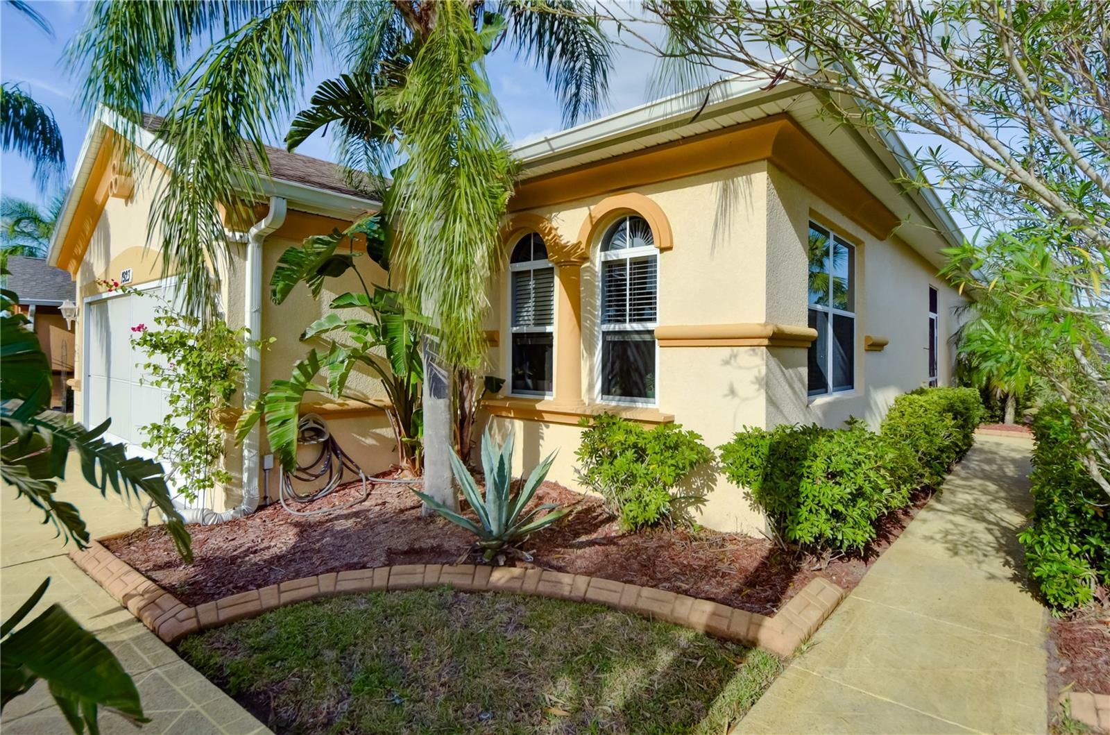 Property Photo: 1923 Sterling Glen Court FL 33573