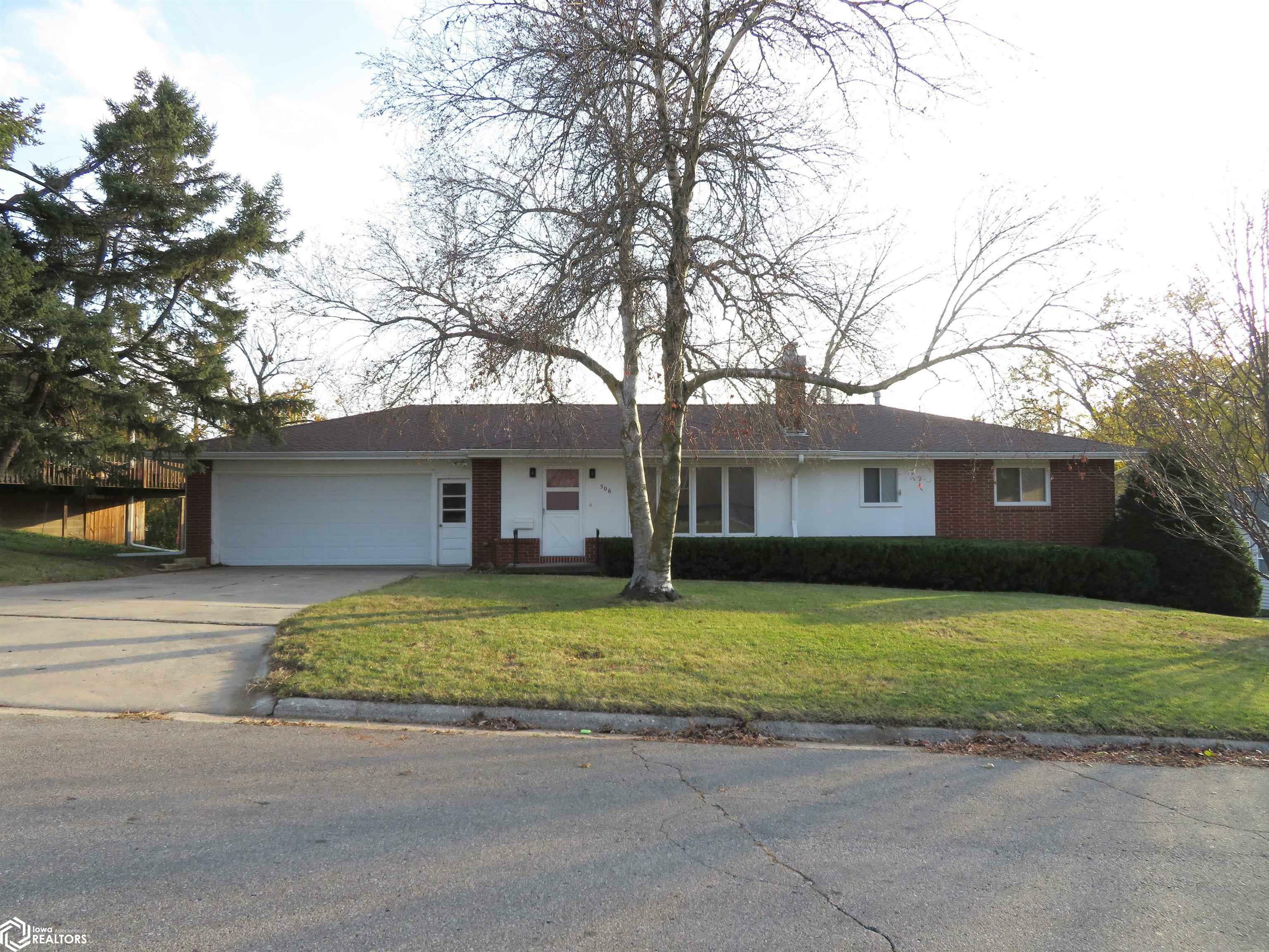 Property Photo:  506 Sunset Lane  IA 50158 